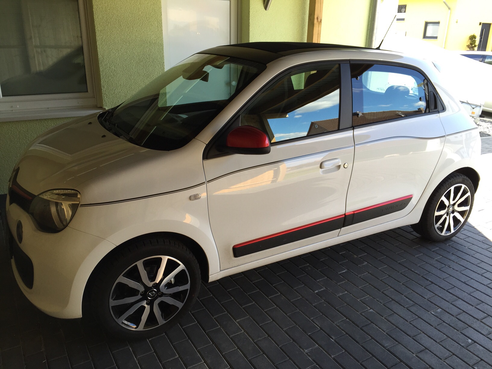 Unser Twingo mit Sommerschuhen